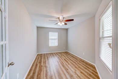 8815 Summerset Meadow Ct, Houston, TX 77075 - photo 6