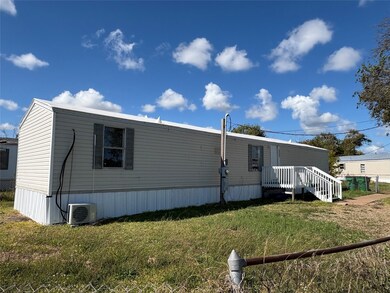 2501 McDonald Rd, Oyster Creek, TX 77541 - photo 2