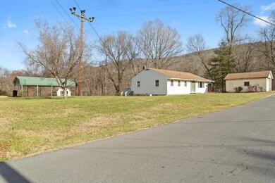 02-824 E Cedar St_02