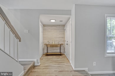 103 Cherry Tree Ct, Sterling, VA 20164 - photo 4