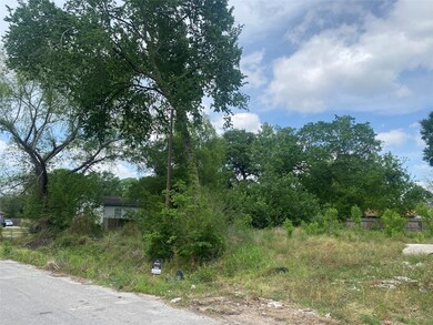 8402 Prairie View Dr, Houston, TX 77088 - photo 4