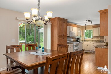 Dining room to kitchen