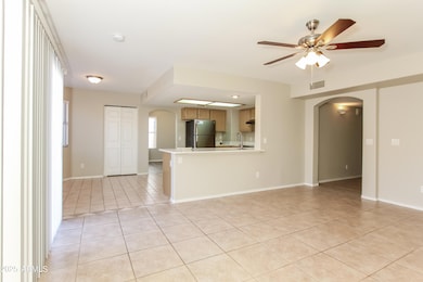 005-photo-living-room-10171139