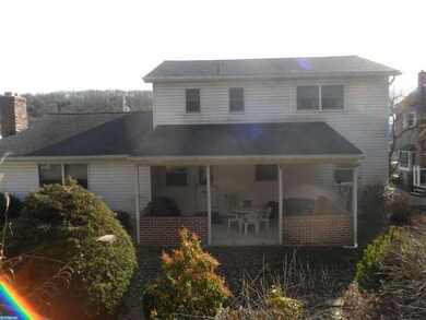 565 Fernwood Ave, Saint Clair, PA 17970 - photo 2