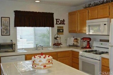 Kitchen wit island