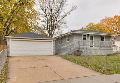 1311 11th St, Des Moines, IA 50314 - photo 2