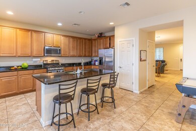 Kitchen w/bar