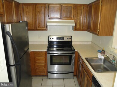 9326 Sparrow Valley Dr, Montgomery Village, MD 20886 - photo 7