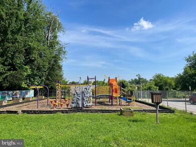 5410 Clover Rd unit 2, Baltimore, MD 21215 - photo 3