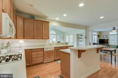16644 Radcliffe Ln, Woodbridge, VA 22191 - photo 6