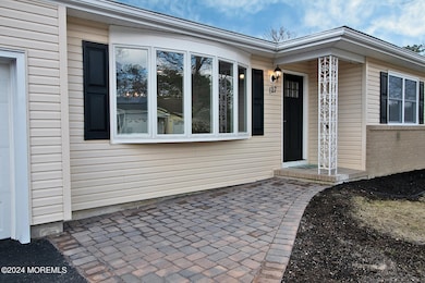 127 Castleton Dr, Toms River, NJ 08757 - photo 2