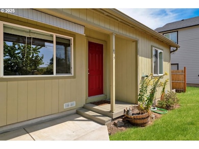 475 N 35th St, Springfield, OR 97477 - photo 3