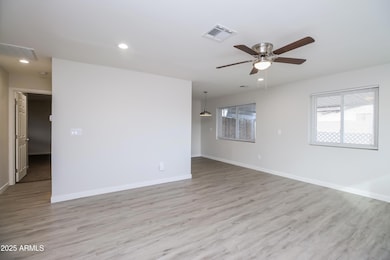 002-photo-living-room-10090004