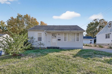 1334 Wade St, Des Moines, IA 50315 - photo 2