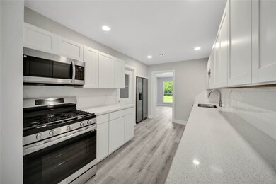 4126 Cornell St, Houston, TX 77022 - photo 3