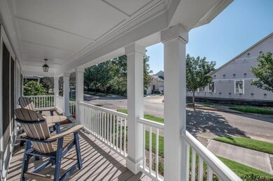 Covered front porch!