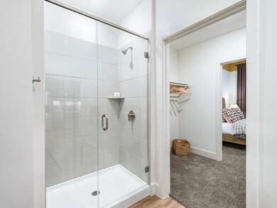 MODEL PHOTOS. PHOTOS MAY BE OF SIMILAR UNIT OR LAY