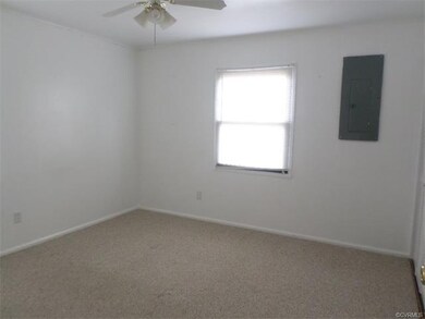 Bedroom -- ample closet