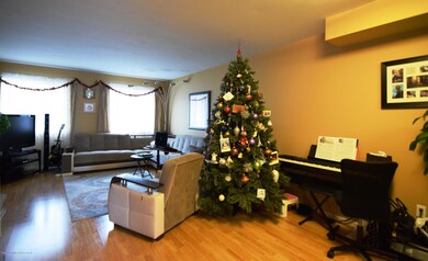 (2) Living Room