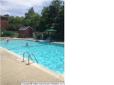 920 Armstrong Ave unit 2-3, Staten Island, NY 10308 - photo 4