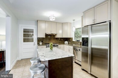 6434 Lakeview Dr, Falls Church, VA 22041 - photo 5