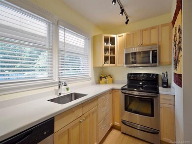 Bright kitchen, track lighting!