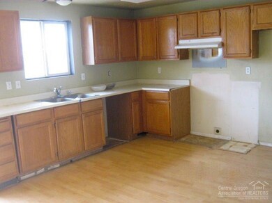 1511 SW 33rd St, Redmond, OR 97756 - photo 2