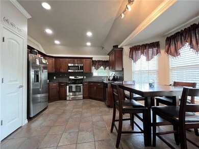 2304 Crooked Oak Ct, Shawnee, OK 74804 - photo 4