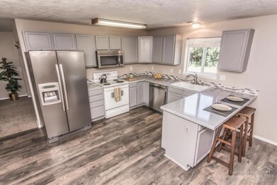 3261 SW Newberry Ave, Redmond, OR 97756 - photo 5