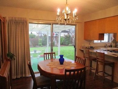 935 SW Spruce St, Grants Pass, OR 97526 - photo 5