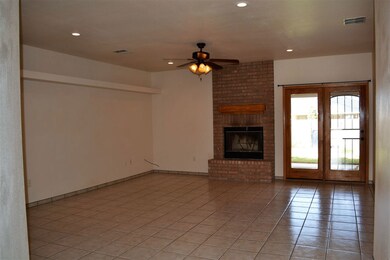 1011 Mimosa Ave unit 2, Alamogordo, NM 88310 - photo 6