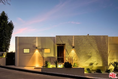 9422 Readcrest Dr, Beverly Hills, CA 90210 - photo 2