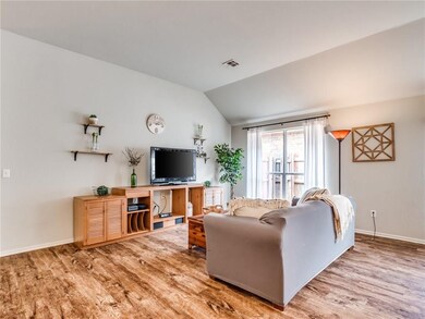 932 Oak Creek Dr, Moore, OK 73160 - photo 5