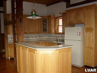 1637 Delabole Rd, Pen Argyl, PA 18072 - photo 4