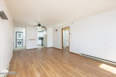 05-Living Room 20220705-DW-8464