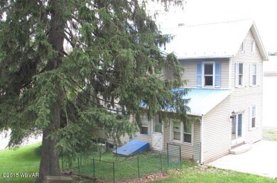 7 Fenced play or pet yard