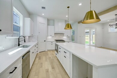 1003 Walton St, Houston, TX 77009 - photo 6