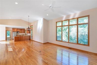 129 Tyler Ln, West Union, SC 29696 - photo 3