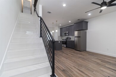 1047 Marcolin St unit B, Houston, TX 77088 - photo 6