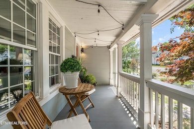 05-1232 Armstrong Ave02