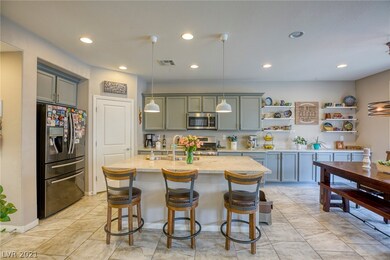 Lots of storage in the kitchen!