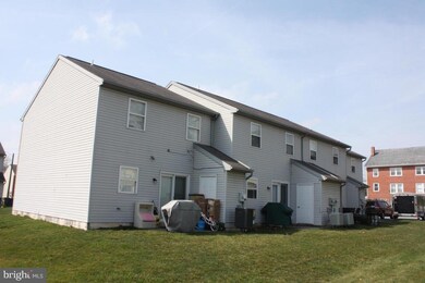 524 E Main St, New Holland, PA 17557 - photo 3