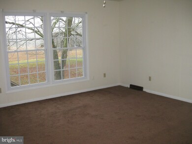 9339 Winkler Ln, La Plata, MD 20646 - photo 4