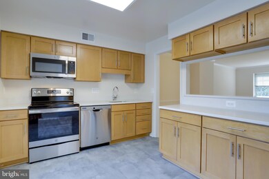 2332 Mcgregor Ct, Vienna, VA 22182 - photo 3