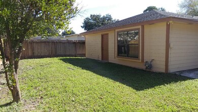 1354 Twin Falls Rd, Houston, TX 77088 - photo 4