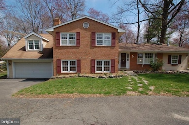 2431 Flint Hill Rd, Vienna, VA 22181 - photo 4