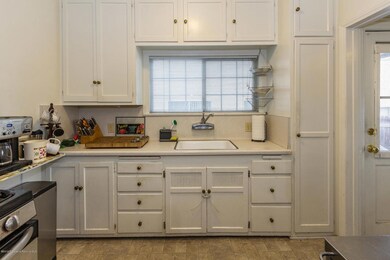 18-0404.frUnit.kitchen_a