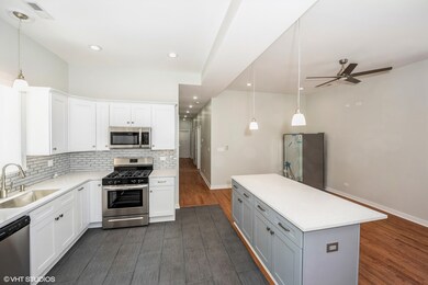 833 N Milwaukee Ave unit 3, Chicago, IL 60642 - photo 4