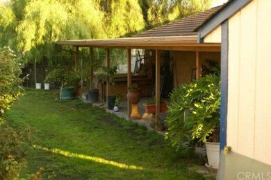 Nice side yard that can use your finishing touch.