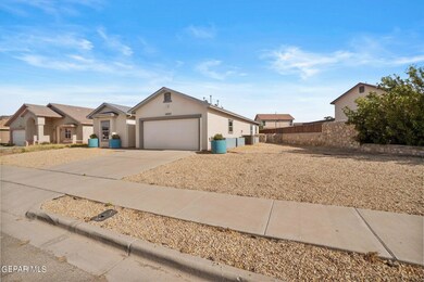 14263 Desert Sunset Dr, Horizon City, TX 79928 - photo 2